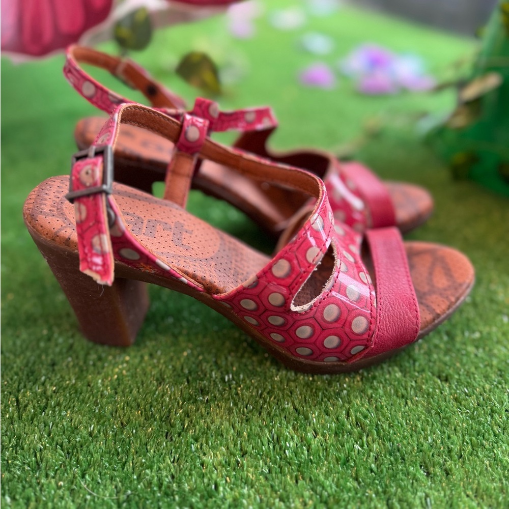 Art & Co Women's Red Patterned Sandals